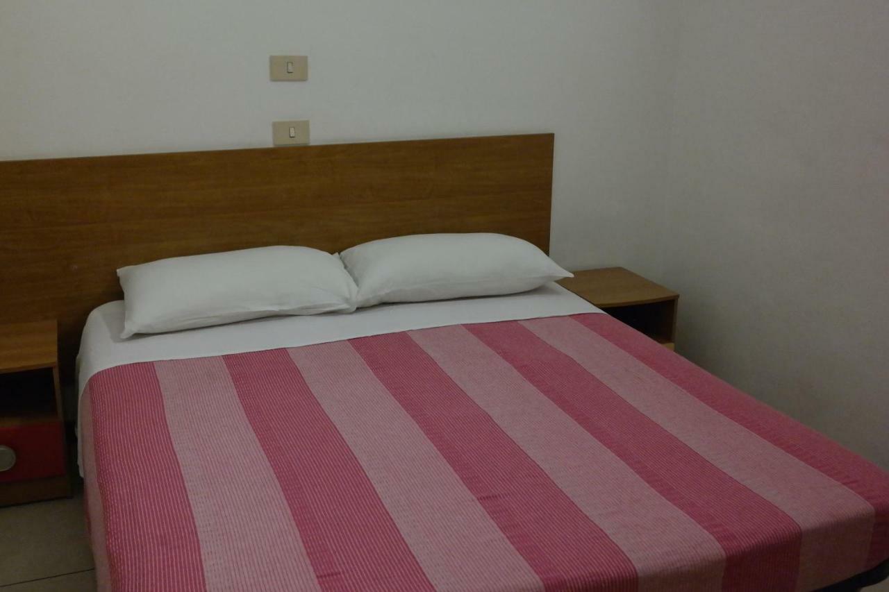 Hotel Houston Livorno - Struttura Esclusivamente Turistica - Not For Business Or Workers Dış mekan fotoğraf