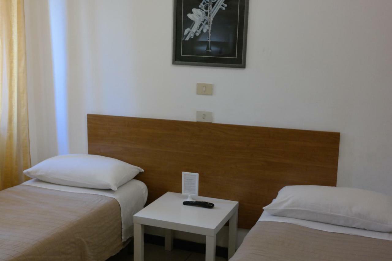 Hotel Houston Livorno - Struttura Esclusivamente Turistica - Not For Business Or Workers Dış mekan fotoğraf