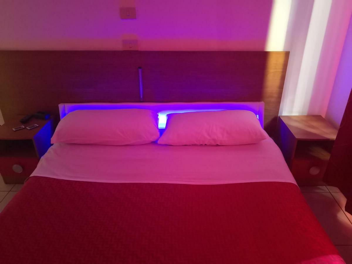 Hotel Houston Livorno - Struttura Esclusivamente Turistica - Not For Business Or Workers Dış mekan fotoğraf