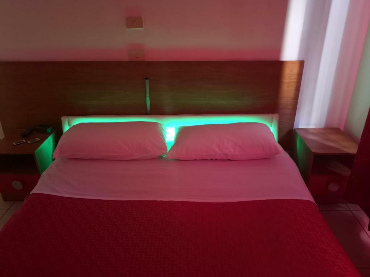 Hotel Houston Livorno - Struttura Esclusivamente Turistica - Not For Business Or Workers Dış mekan fotoğraf